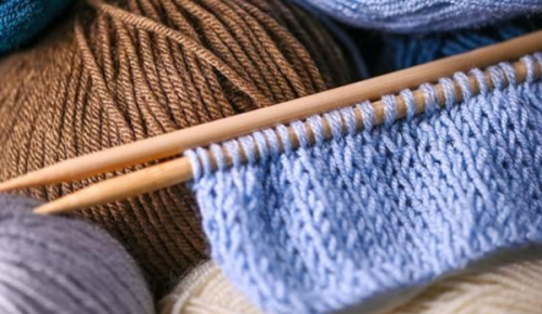 В библиотеке №192 проходят бесплатные занятия по вязанию для «долголетов»