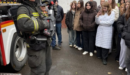 Сотрудники МЧС провели профориентационные занятия с учениками старших классов и кадетами колледжа Максимчука