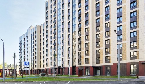 Около 120 семей переехали по реновации в новостройку в Чечерском проезде