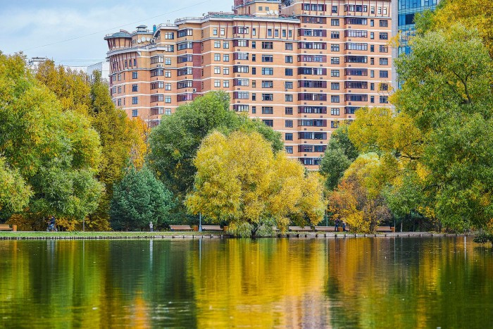 Жителей ЮЗАО приглашают в усадьбу Воронцово на прогулку у воды