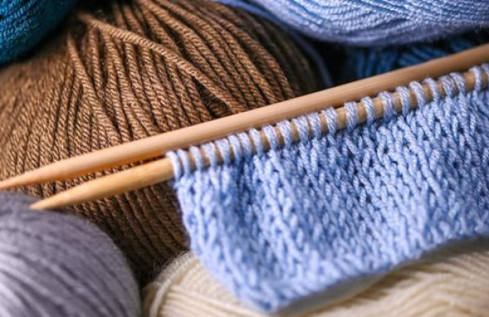 В библиотеке №192 проходят бесплатные занятия по вязанию для «долголетов»