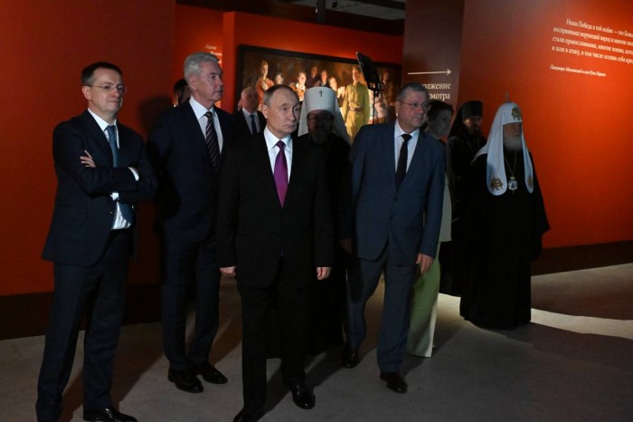 Путин и Собянин посетили выставку «Великая Победа. Россия — моя история»