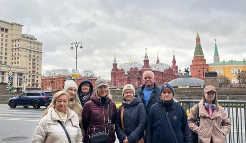 Прихожане храма Всех преподобных отцев Киево-Печерских совершили историческую прогулку по Александровскому саду