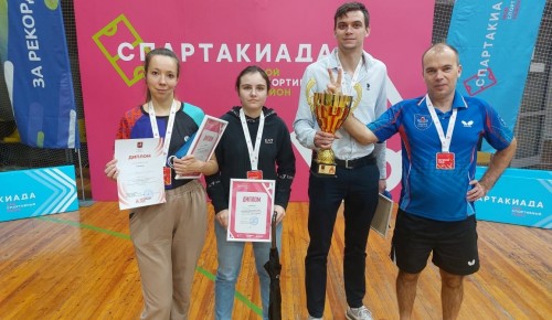 Команда Академического района одержала победу в турнире по настольному теннису