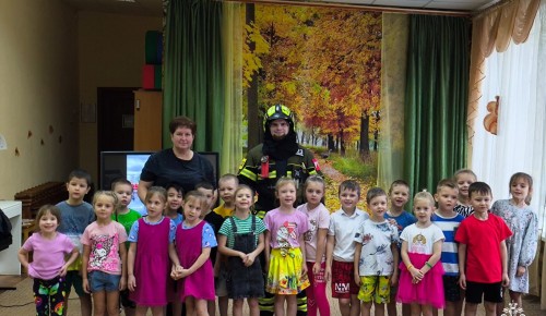 Сотрудники МЧС провели выездную экскурсию к малышам
