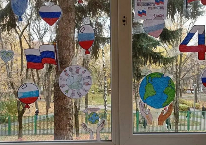 Ученики школы №626 поддержали всероссийскую акцию «Окна единства»