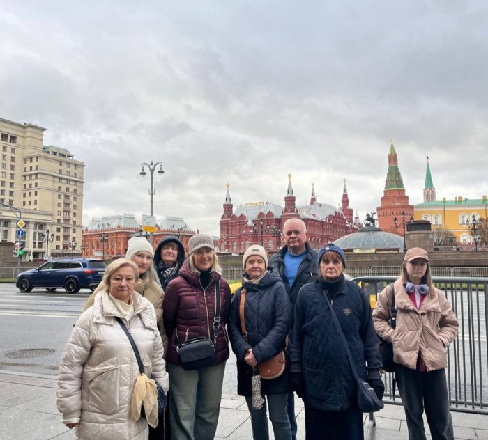 Прихожане храма Всех преподобных отцев Киево-Печерских совершили историческую прогулку по Александровскому саду