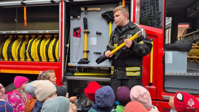 В 38 ПСЧ состоялась увлекательная экскурсия для ребят из 199 школы