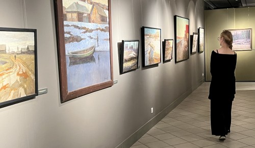 Без пафоса и тоски: в Академии Андрияки открылась художественная выставка