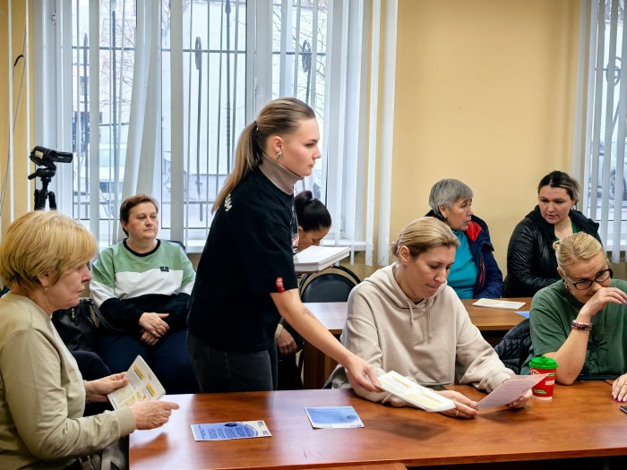 Для соцработников из Теплого Стана провели лекцию о противодействии мошенничеству