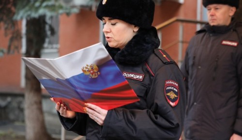 Молодые сотрудники полиции торжественно приняли присягу на плацу Управления внутренних дел по Юго-Западному административному округу столицы