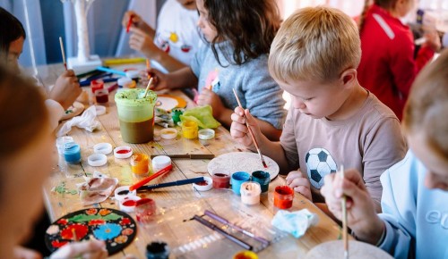 Какие кружки и секции могут бесплатно посещать дети участников СВО на юге Москвы