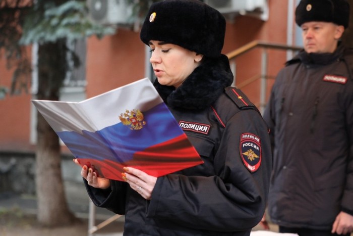 Молодые сотрудники полиции торжественно приняли присягу на плацу Управления внутренних дел по Юго-Западному административному округу столицы