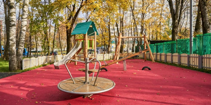 На Одесской улице благоустроили территорию у центра госуслуг «Мои документы»