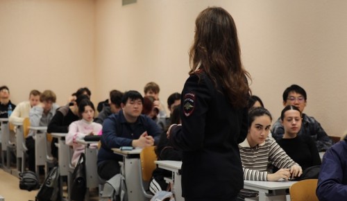 В рамках профилактической акции «Чистое поколение» сотрудники полиции юго-запада Москвы провели лекцию в РУДН