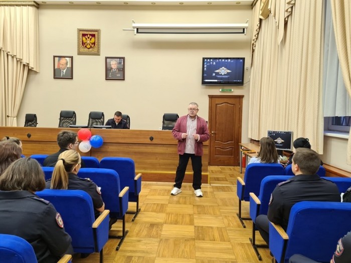 В УВД по ЮЗАО столицы полицейским рассказали о правилах оказания первой помощи