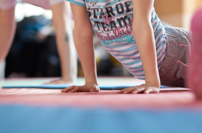 Детей можно записать в «Йога клуб» культурного центра на улице Грина