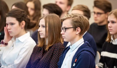 Ученики школы №554 поговорили с полицейским о правонарушениях