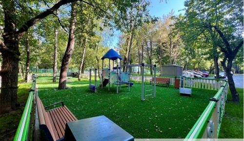 Жителей Академического района приглашают оценить благоустройство двора на ул. Новочеремушкинская