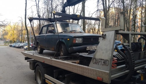 В Ломоносовском районе в ноябре эвакуировали пять брошенных автомобилей