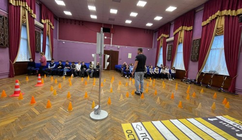 В школе №626 прошли практические занятия по ПДД