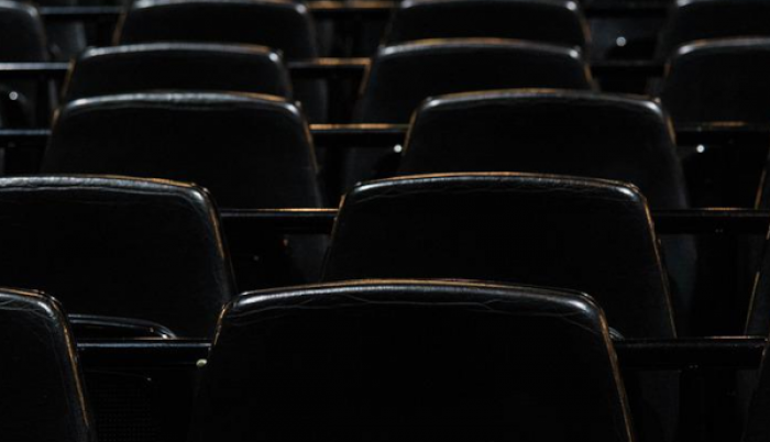 Студия «Лик» 22 ноября покажет спектакль «Людвиг Четырнадцатый» в библиотеке №193