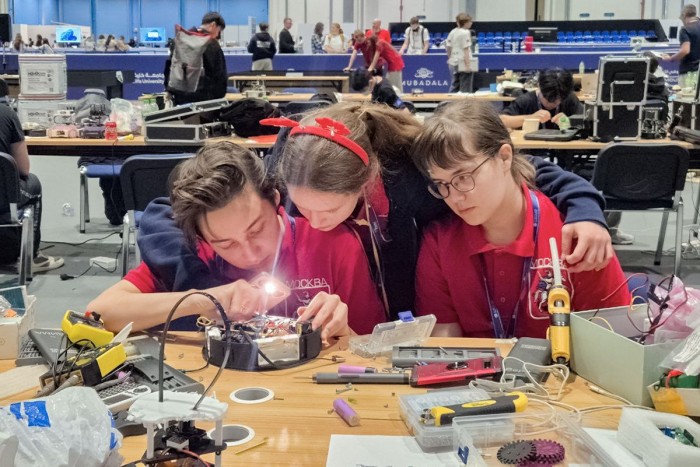 Девятиклассница школы № 1514 победила в турнире по робототехнике в Абу-Даби