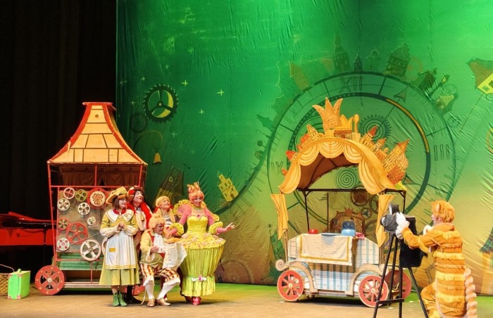 Подопечные реабилитационного центра «Бутово» побывали на спектакле в КЦ «Вдохновение»