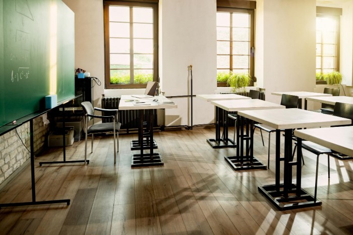 Десятиклассники школы №2086 встретились с педагогом Губкинского универеситета