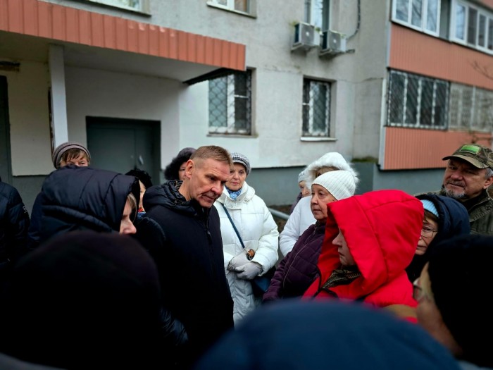 Глава управы Ясенева провел плановый обход придомовых территорий