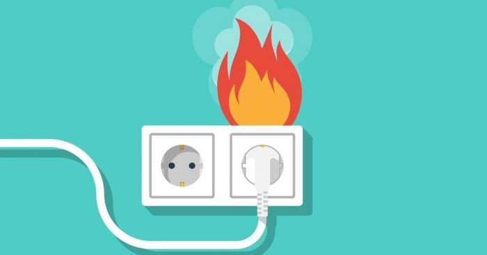 Специалисты напоминают об осторожности при обращении с электроприборами