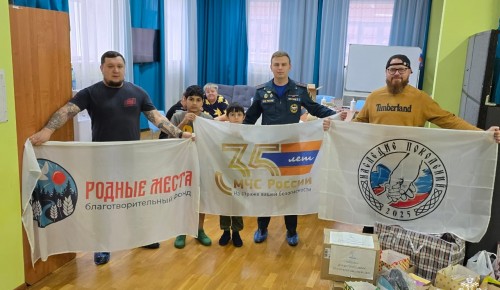 Сотрудники МЧС ЮЗАО Москвы в рамках акции «35 добрых дел» оказали помощь Боровскому центру «Гармония»