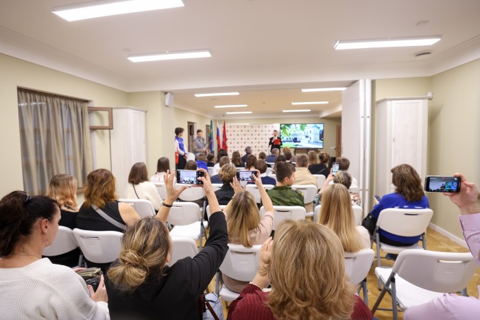 В КЦ «Усадьба на Перекопской» состоялась церемония вручения паспортов москвичам, достигшим 14 лет