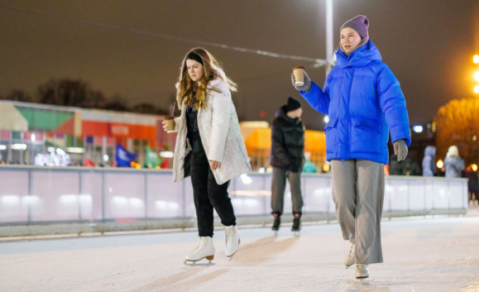 Каток на Старокачаловской улице начал работу