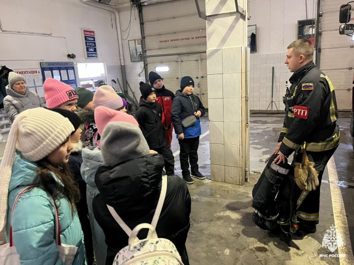 Ученики 4-го класса школы № 1212 посетили отдельный пост 56 пожарно-спасательной части