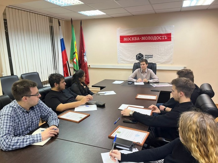 Молодым парламентариям Обручевского района вручили благодарственные письма