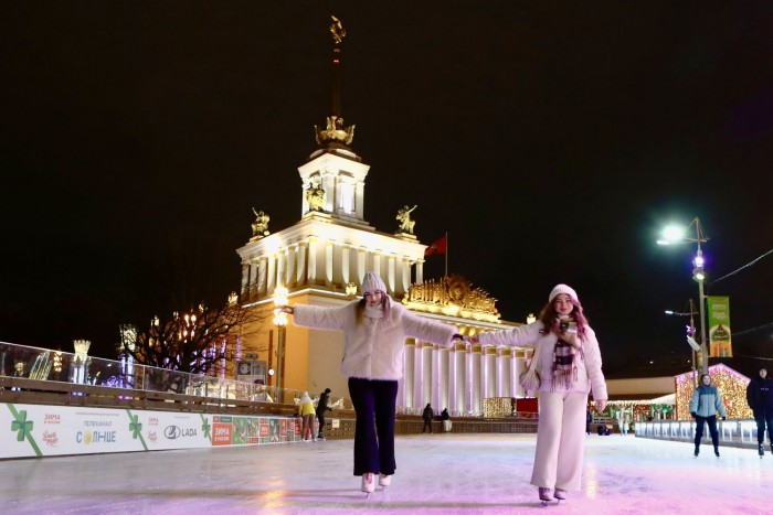Старт дан: звезды фигурного катания открыли сезон на ВДНХ