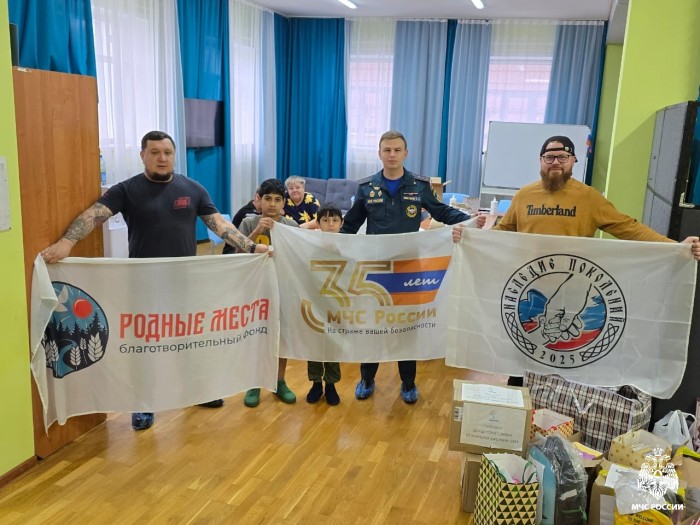 Сотрудники МЧС ЮЗАО Москвы в рамках акции «35 добрых дел» оказали помощь Боровскому центру «Гармония»