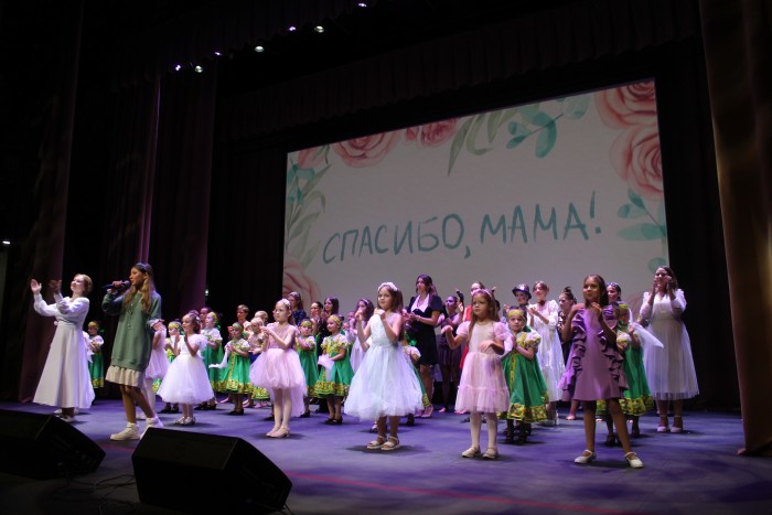 Главный человек в жизни: ЮЗАО признался в любви мамам песнями и спектаклями