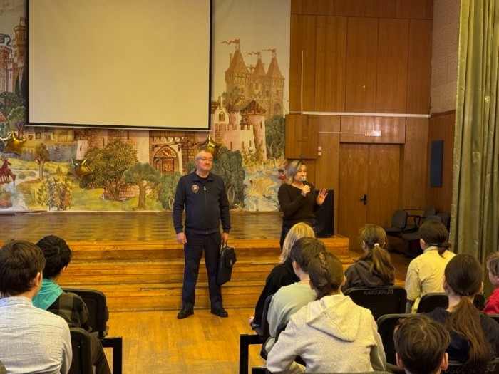 В школе №7 для учеников 6-7 классов провели просветительскую лекцию