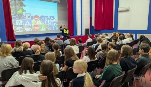 В ЮЗАО столицы сотрудники Госавтоинспекции провели профилактическое мероприятие «Урок безопасности»