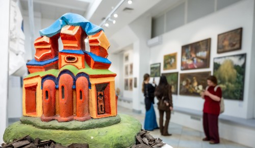 Столетие в красках: выставка-блокбастер МАХУ открылась в Беляево