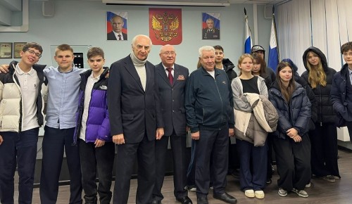 В Отделе МВД России по Обручевскому району школьникам рассказали о службе в полиции