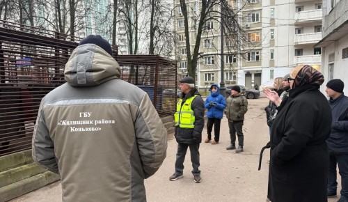 Глава управы Конькова осмотрела территории на Профсоюзной улице