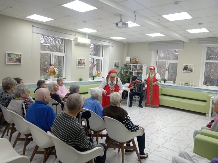 Хор храма Владимирской иконы Божией Матери поздравил жителей дома престарелых в Бирюлево с Днем матери