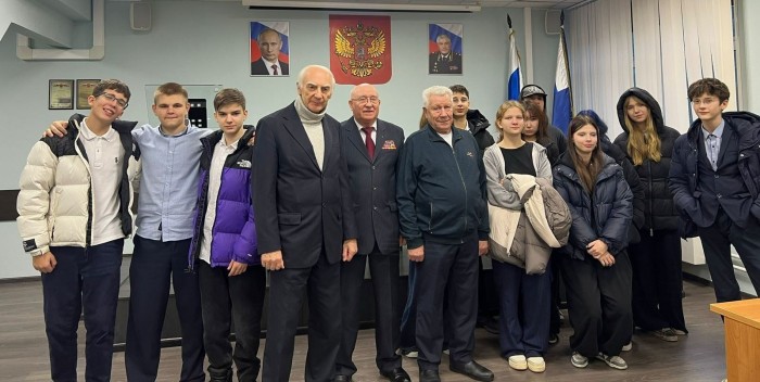 В Отделе МВД России по Обручевскому району школьникам рассказали о службе в полиции