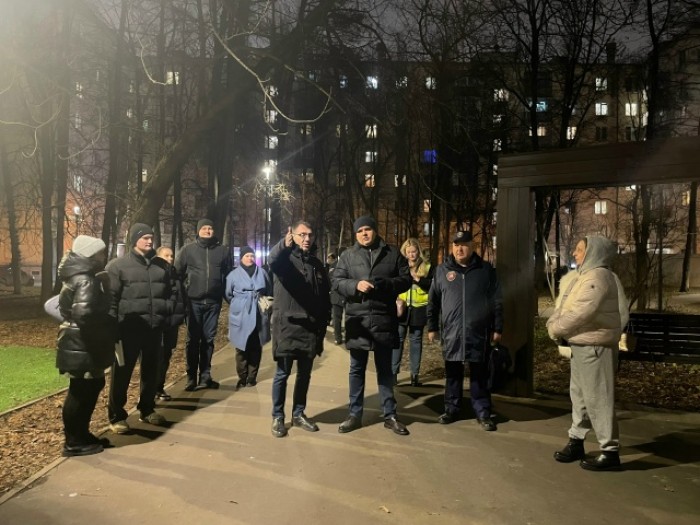 В доме на Ленинском проспекте стену проверят на предмет вероятных протечек