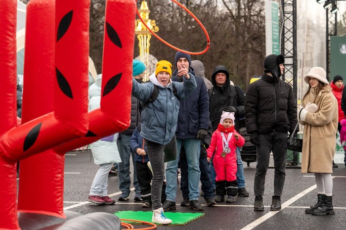 В ЮЗАО стартовал чемпионат «На меткость» в рамках фестиваля «Зима в Москве»