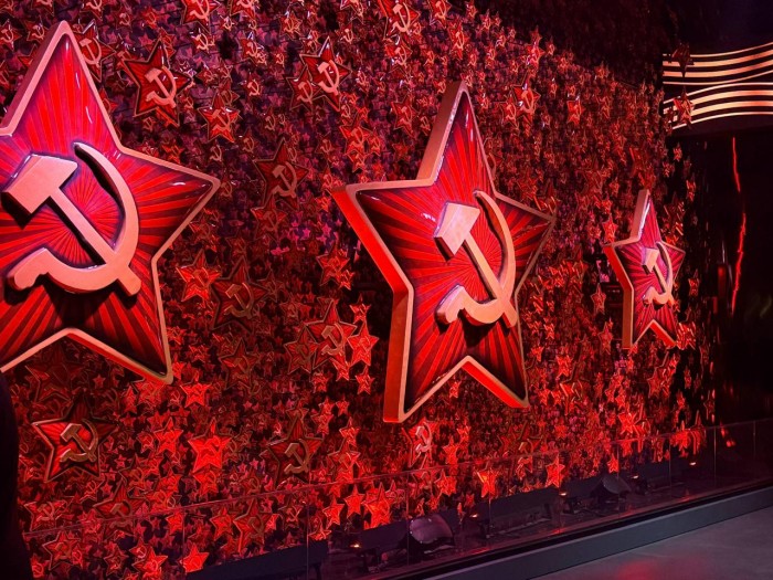 Более 400 представителей судебной системы Москвы почтили подвиг героев в Музее Победы