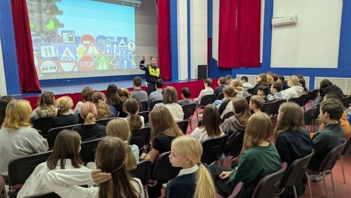В ЮЗАО столицы сотрудники Госавтоинспекции провели профилактическое мероприятие «Урок безопасности»